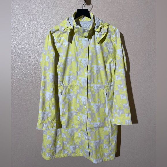 Descente Golf Stylish Yellow and White Women's Jacket - Picture 1 of 6